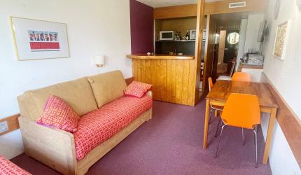 Couchages banquettes-lits simples dans le séjour / 2 single beds in the living room